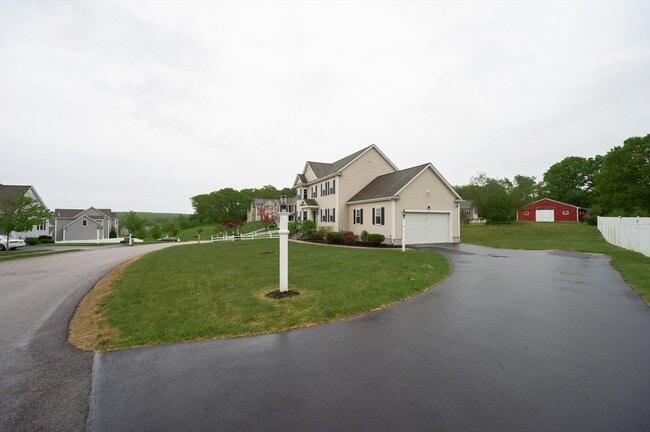 Building Photo - 7 Willow Brook Ln