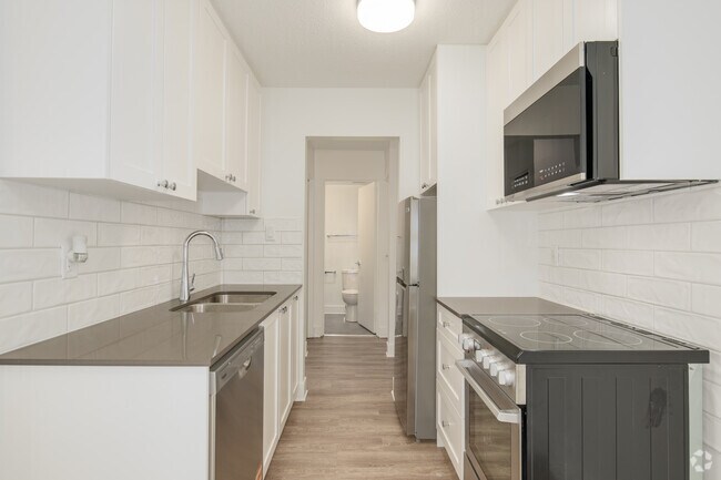 2 chambres, 1 salle de bain et demie - 775 pi² - 720 Queens Ave