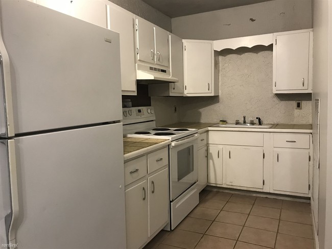 Building Photo - 1 br, 1 bath  - 170 Pine Hill Cir