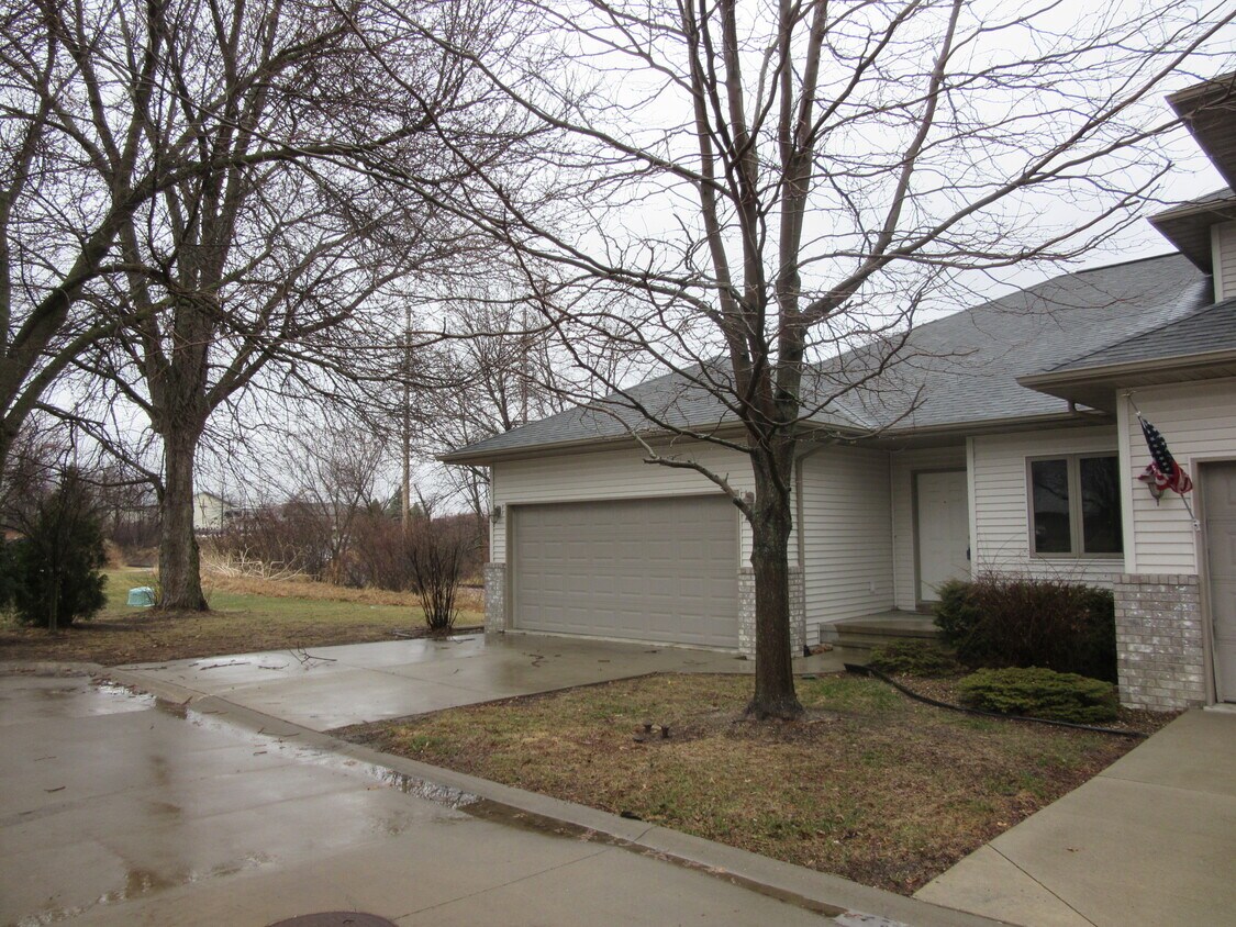 Primary Photo - 1815 12th Ave