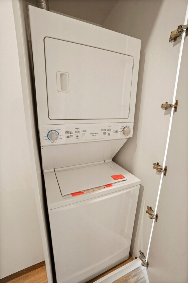 Foto del edificio - 213 W Chicago Ave