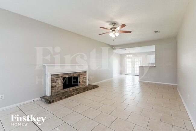 Building Photo - 17914 Holly Forest Dr