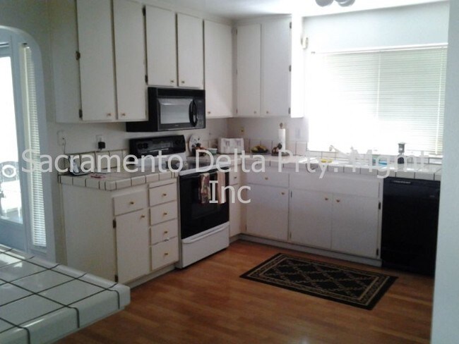 Building Photo - 3203 Rockhampton Dr