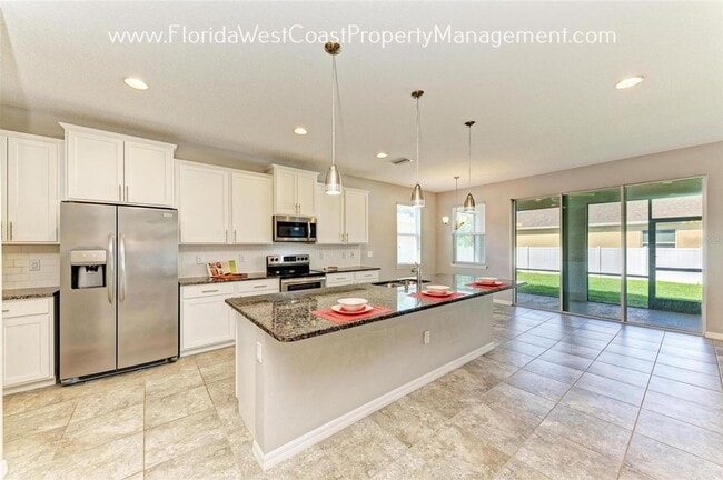 Building Photo - GORGEOUS DEL TIERRA HOME WITH FENCED YARD!...