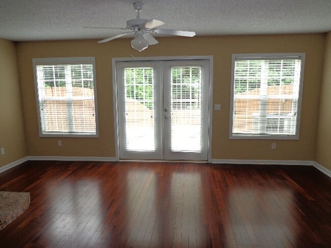 Building Photo - 439 Sandy Oak Dr