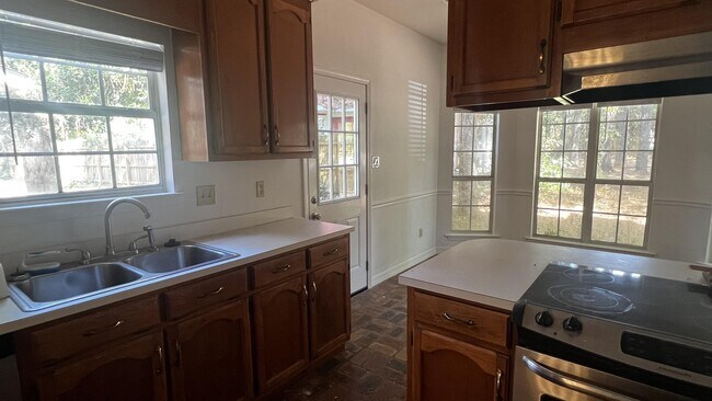Building Photo - 123 Sandlewood Cir