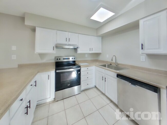 Foto del edificio - 823 W Juanita Cir