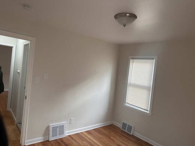 Foto del edificio - 9609 Warwick St