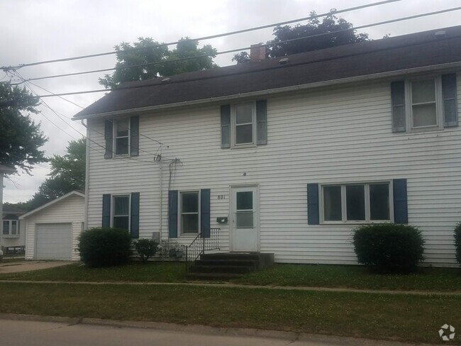 Building Photo - 801 3rd St NE