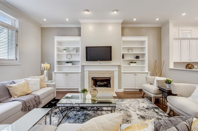 Building Photo - 4 br, 2.5 bath Condo - 3545 N Fremont St