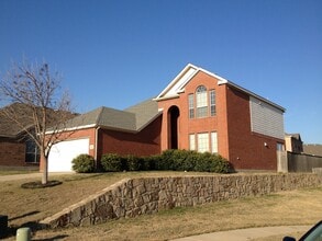 Building Photo - 2509 Nueces Cove