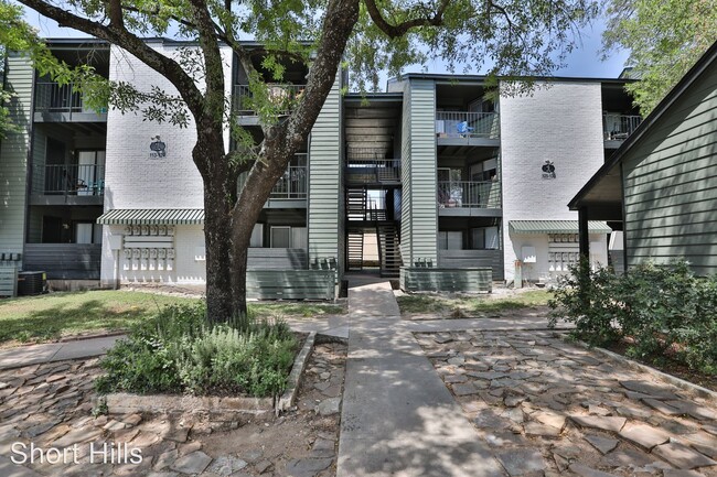 Building Photo - 8001 Gessner Dr