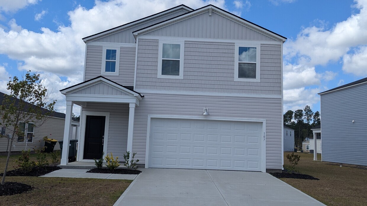 Primary Photo - 107 Bottlebrush Dr