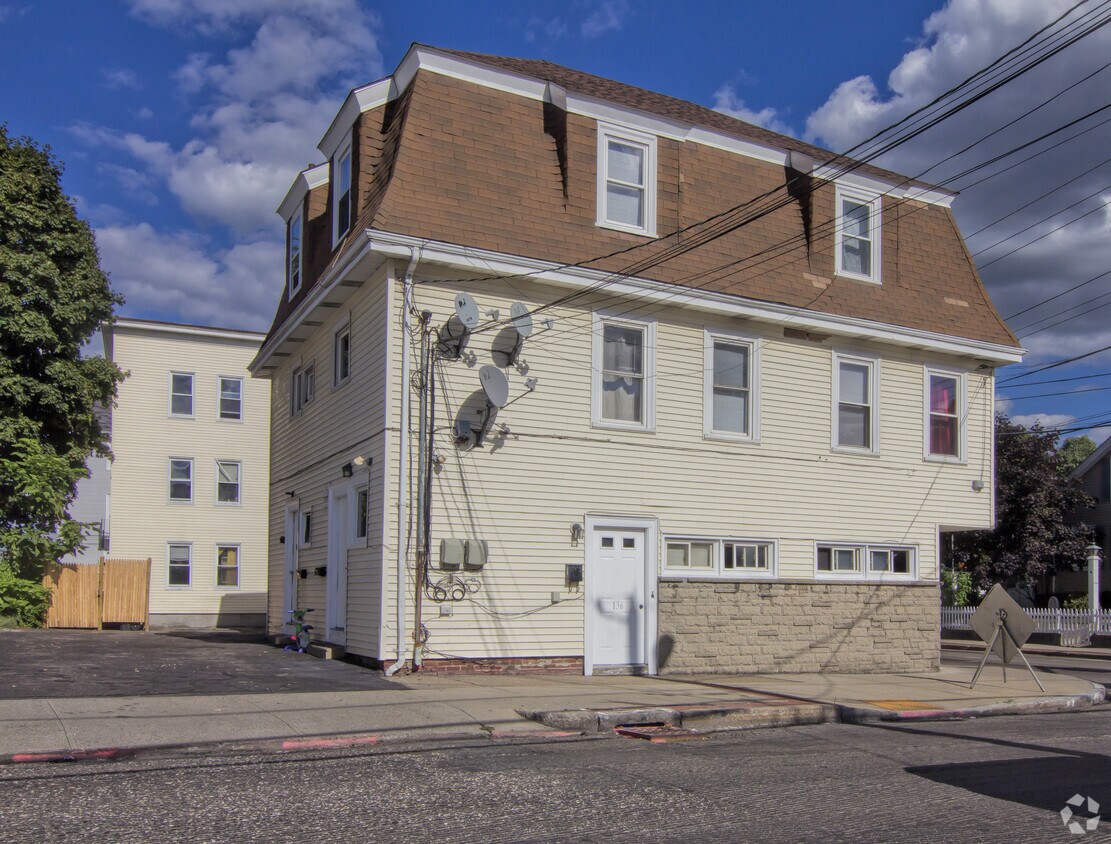 136 Summit St, Pawtucket, RI 02860 Apartments in Pawtucket, RI