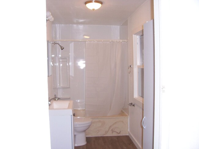 Building Photo - 2bd / 1ba House