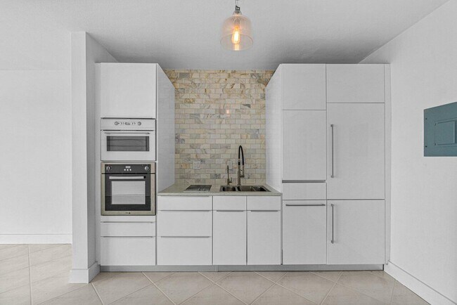 Building Photo - 65 SE Spanish Trl