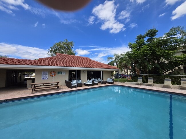 Foto del edificio - 5242 NE 6th Ave