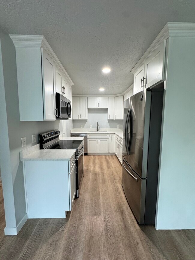 Building Photo - 42 Lester Ave