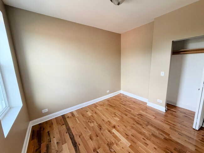 Foto del edificio - 4551 N Pulaski Rd