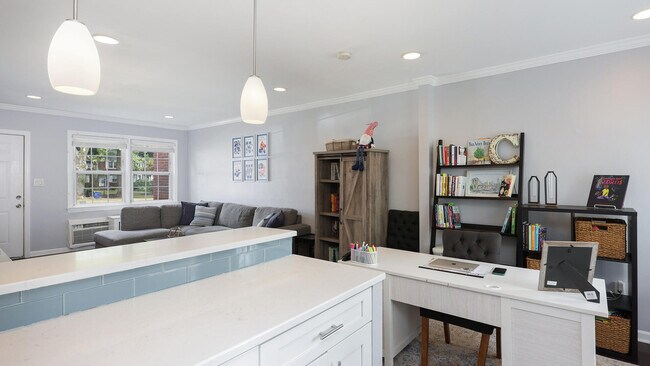 Building Photo - 66A Meadowbrook Pl