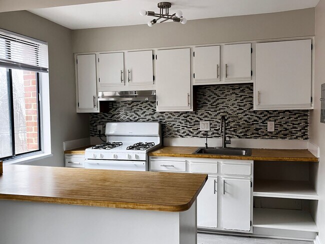 Photo - Spacious Sunlit 2BR Apartment – Prime Loca...