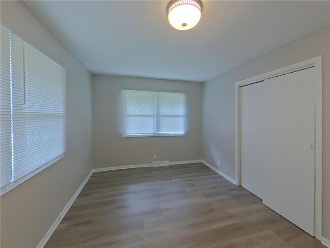 Foto del edificio - 16358 Crosstown Blvd NW