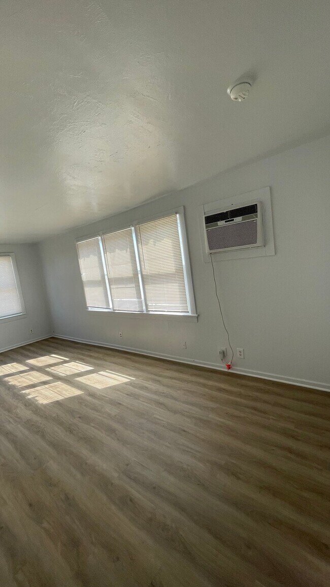 Foto del edificio - 317 E Franklin Ave