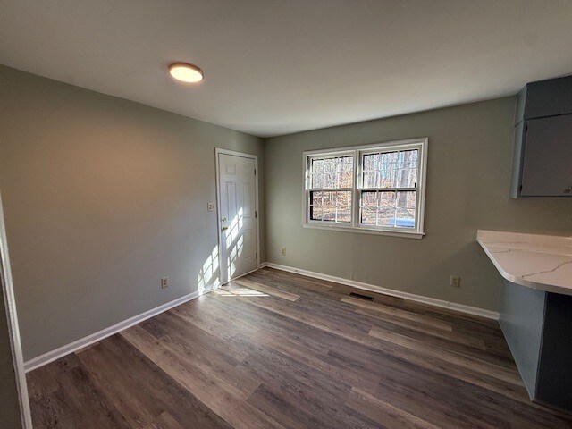 Foto del edificio - 7638 Jackson School Rd