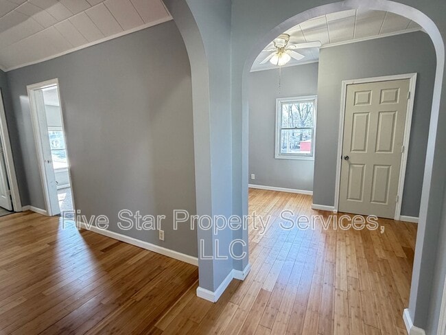 Foto del edificio - 100 1/2 N State St