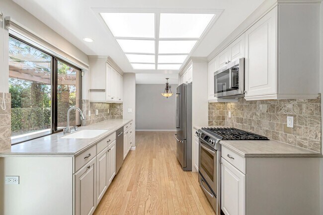 Building Photo - Spacious Willow Glen Home with Two Private Patios!
