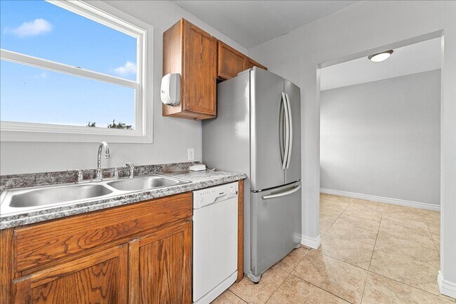 Foto del edificio - Beautiful Two Bedroom Apartment Minutes Fr...