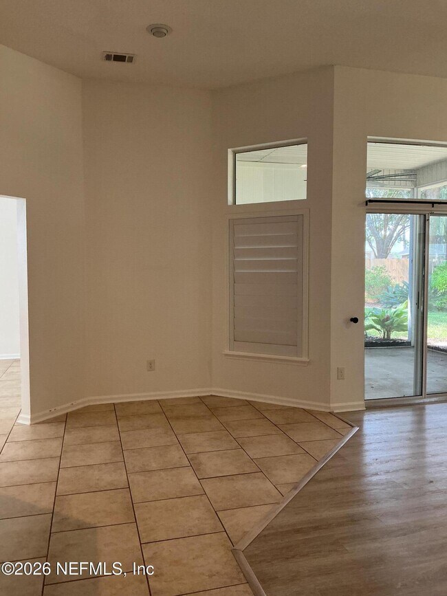Building Photo - 12335 Vine Maple Way