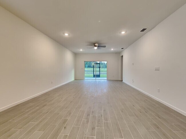 Foto del edificio - 9004 Latigo Ln