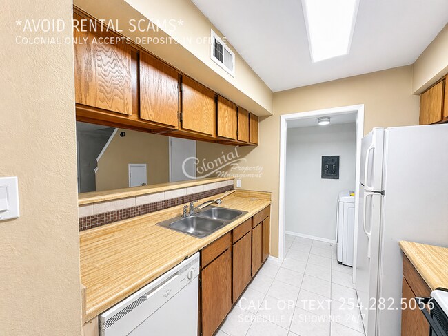 Foto del edificio - 4415 Whispering Valley Dr