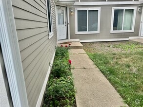 Building Photo - 2732 Wilshire Ct