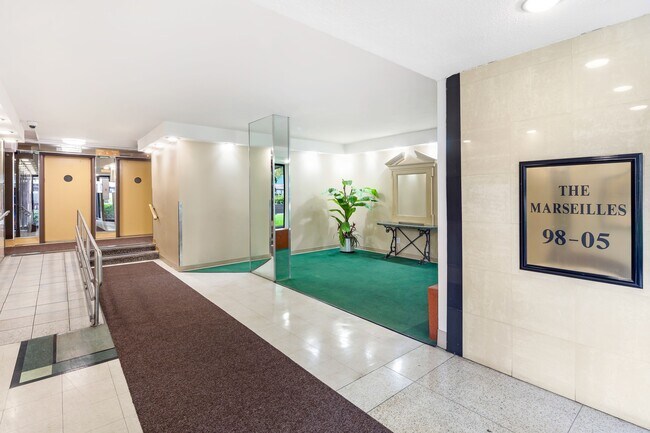 Foto del edificio - 98-05 67th Ave