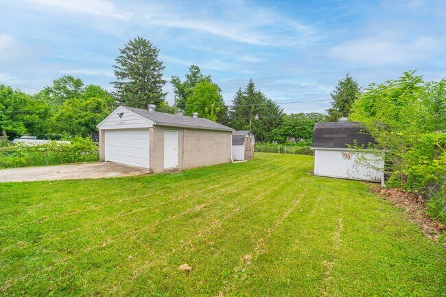 Foto del edificio - Charming Cape Cod Home in North Linden — 3...