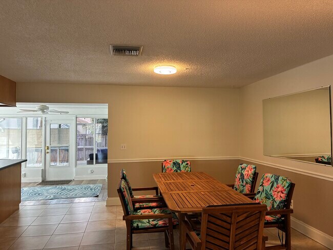 Foto del edificio - 105 N Bay Hills Blvd