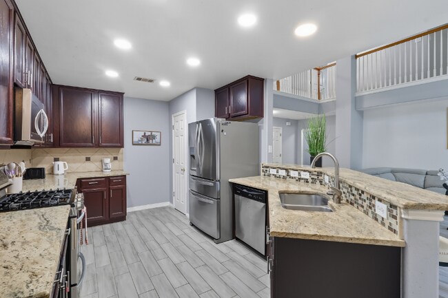 Building Photo - 6850 Thistle Hill Way