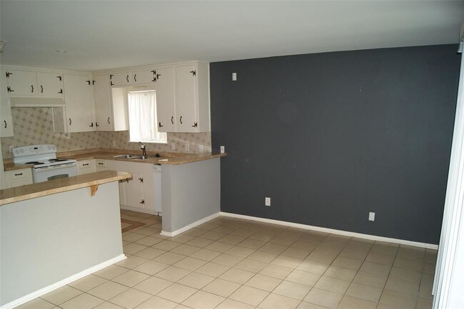 Building Photo - 5538 Holly St