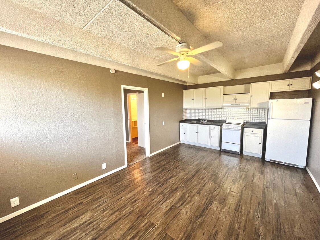The Square at South Overton Apartments 1612 Avenue Y Lubbock, TX
