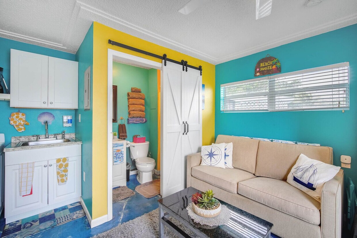 Foto principal - 104 W Leon Ln