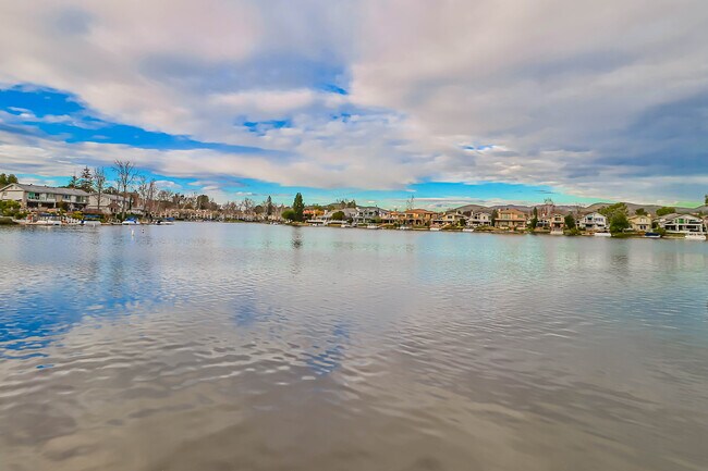 Foto del edificio - 2393 Windward Cir