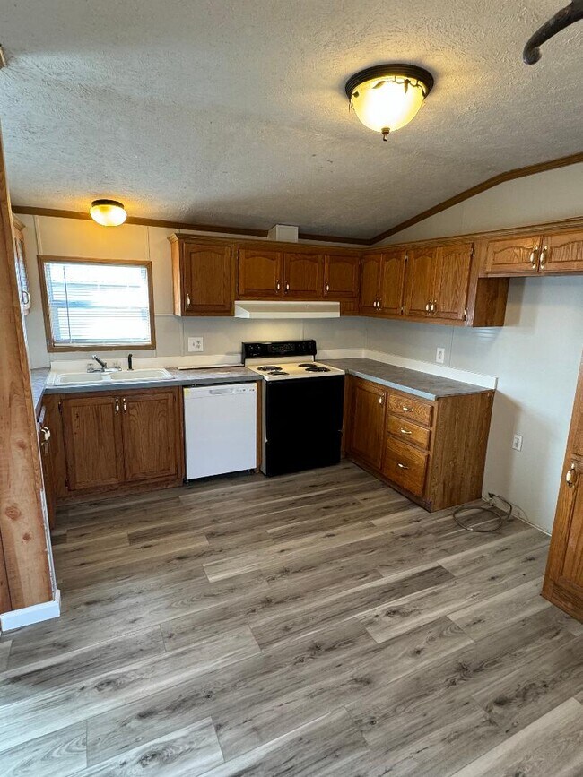 Foto del edificio - 1272 Kathy Ave