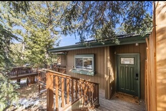 Building Photo - 838 Lakeshore Dr