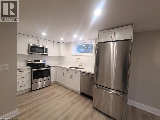 Photo du bâtiment - 10 Sherwood Rise