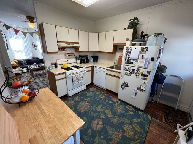 Building Photo - 2BR HSE w/ HW Fl, W/D, Yard