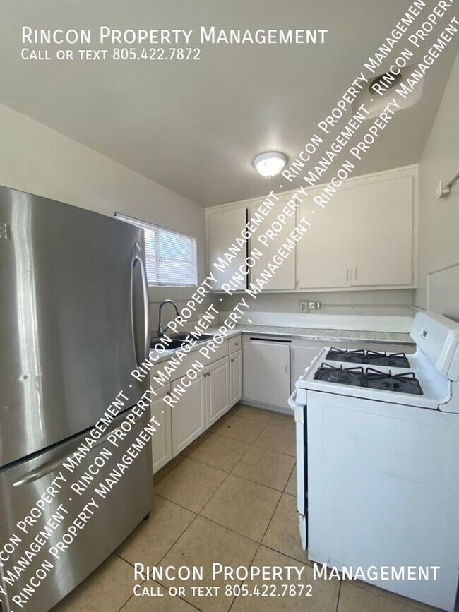 Building Photo - 2 Bedroom/ 1 Bath *Convenient Location San...