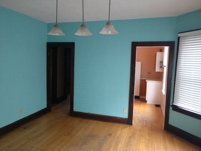Building Photo - 2216 S Allis Street - 2 Bedroom Bayview Lower