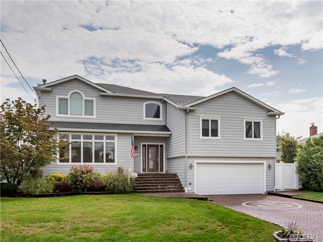 Primary Photo - 206 Bayview Ave